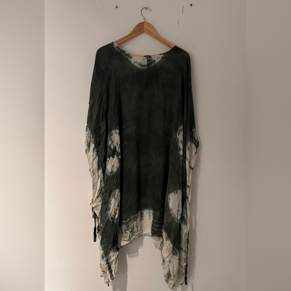 Torrid Tie-Dye Ruana - Picture 4 of 10